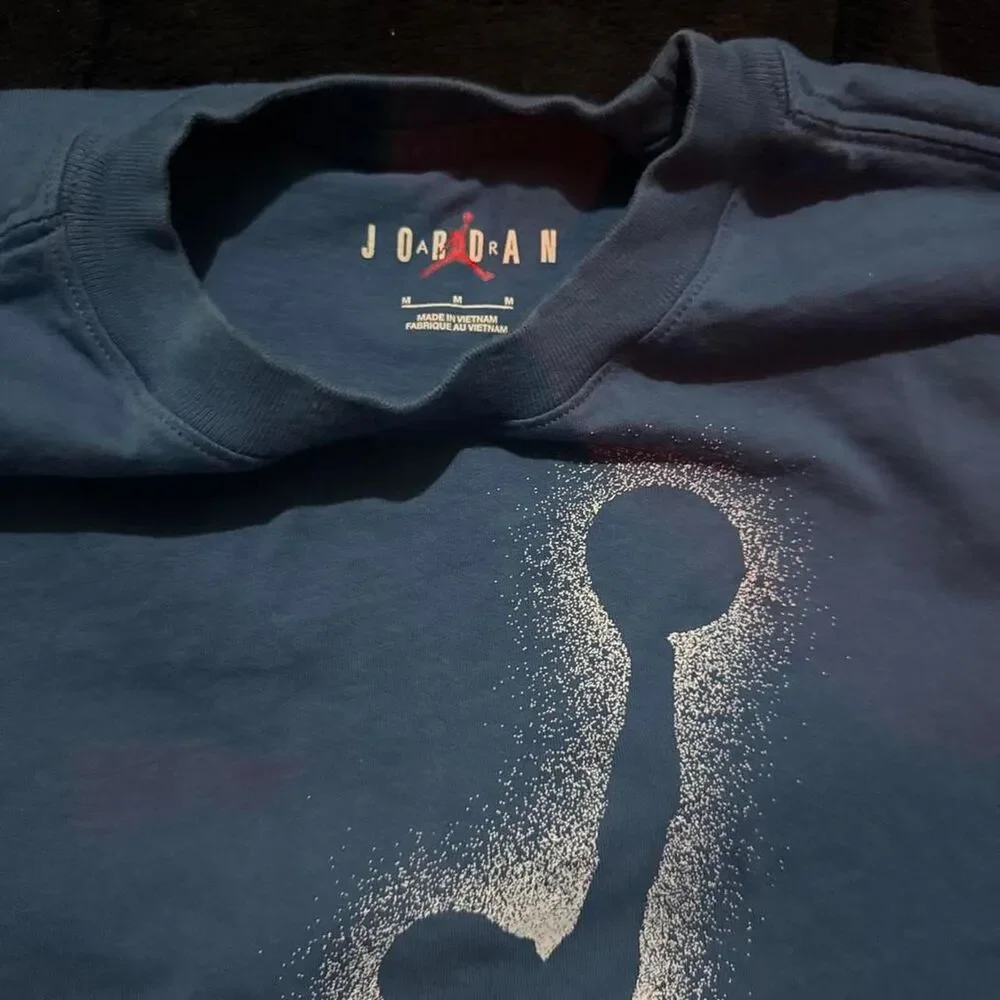 Jordan Men's Navy and Blue T-shirt